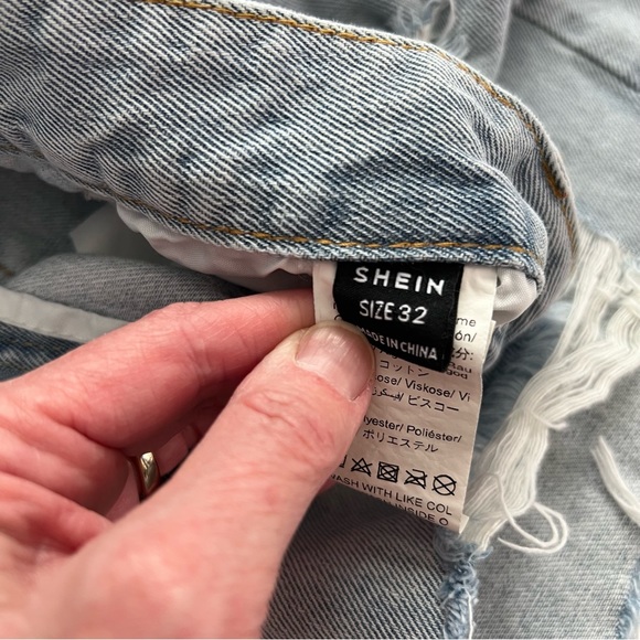 Shein High Waisted Distressed Raw Hem Jean shorts Size 32 - Picture 7 of 8